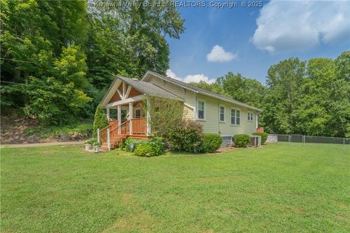 10178 Derricks Creek Rd, Sissonville, WV, 25320-7513 | Card Image