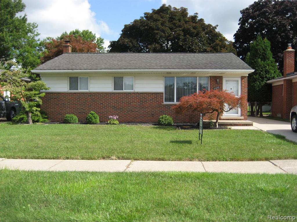 Cloverlawn Blvd, Lincoln Park, MI 48146