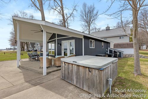 12720 Russell Dr, Wayland, MI, 49348-9340 | Card Image
