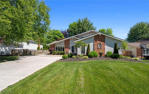 201 Melbourne Dr, Brunswick, OH, 44212-1540 | Card Image