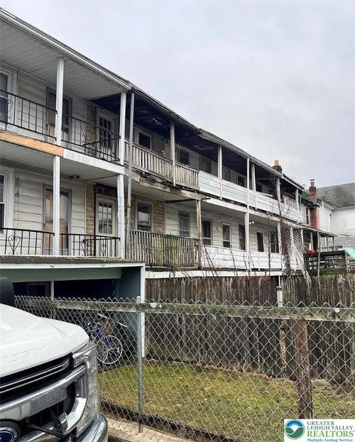 131 W Water St, MOUNT CARMEL, PA, 17851-1313 | Card Image