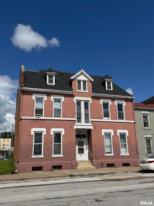 710 W 3rd St, Davenport, IA, 52802-3562 | Card Image