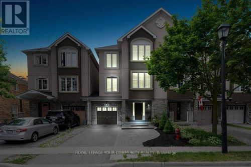 79 Gail Parks Cres, Newmarket, ON, L3X3B9 | Card Image