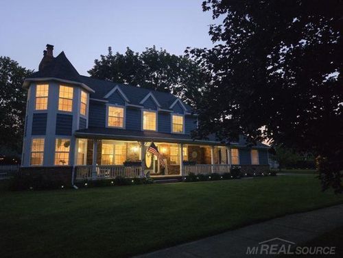 3573 Lakeshore Dr, Waterford, MI, 48329-2282 | Card Image