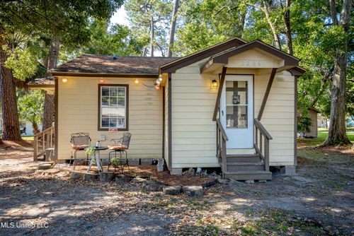 2206 Ingalls Ave, Pascagoula, MS, 39567-5845 | Card Image