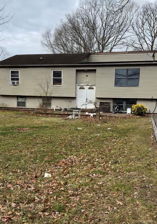 224 Grant Ave, Islip, NY, 11751-2601 | Card Image