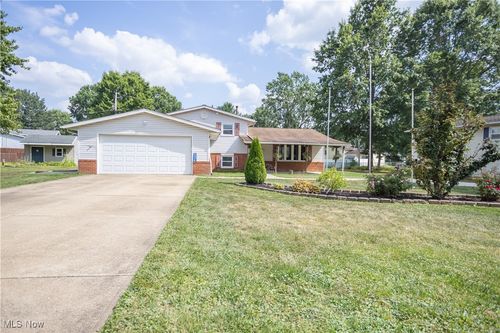 8004 Sapphire Ave Ne, Canton, OH, 44721-1789 | Card Image