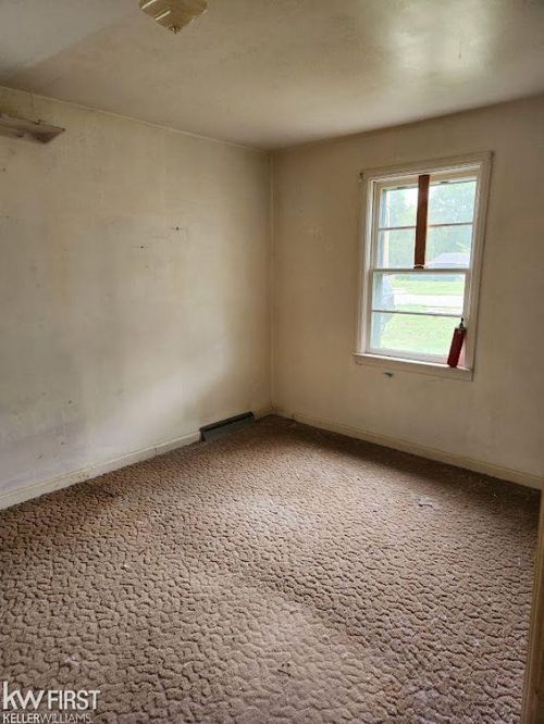 2495 Lavelle Rd, Flint, MI, 48504-2311 | Card Image