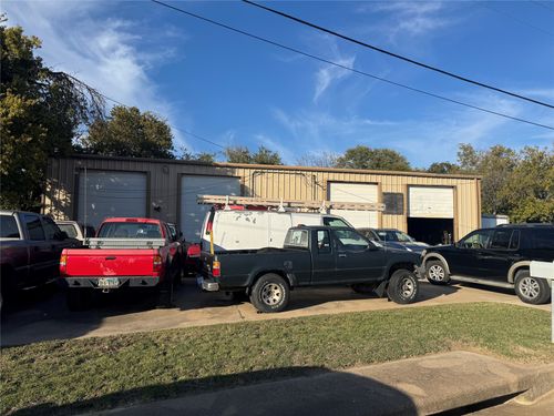 305 N Grants Ln, White Settlement, TX, 76108-1912 | Card Image