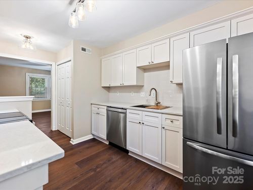 101a-107 S Laurel Ave, Charlotte, NC, 28207-1546 | Card Image