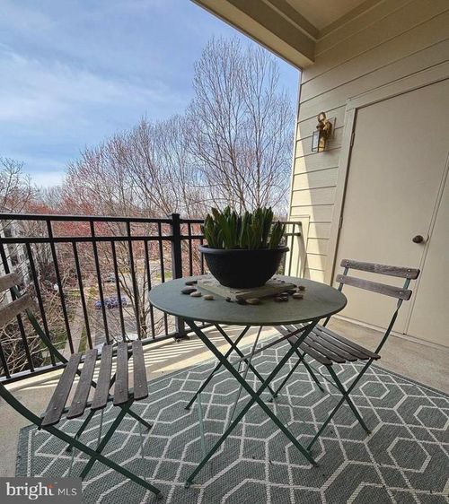 apt-e-1334 Garden Wall Cir, RESTON, VA, 20194-2035 | Card Image