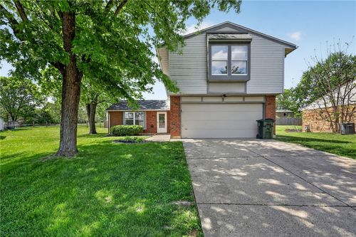 2294 Cross Village Dr, Miamisburg, OH, 45342-4555 | Card Image