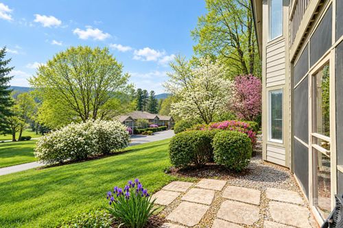 111 Bluffview Ln, Flat Rock, NC, 28731-9466 | Card Image
