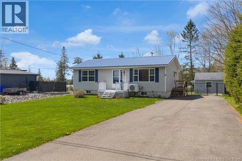 61 Thomas Ave, Saint Andrews, NB, E5B2M7 | Card Image