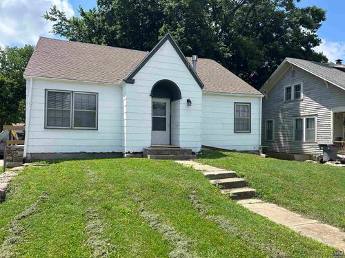 1307 Merchant St, Emporia, KS, 66801-5003 | Card Image