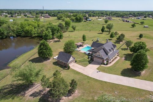 2406 E Fairfield Ct, Oologah, OK, 74053-4106 | Card Image
