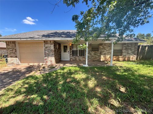 3009 Kathy Ln, Edmond, OK, 73034-8245 | Card Image