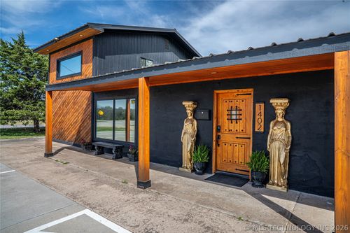 1402 S Commerce St, Ardmore, OK, 73401-5512 | Card Image