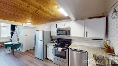 201 S Hoskins Rd, Charlotte, NC, 28208-1416 | Card Image