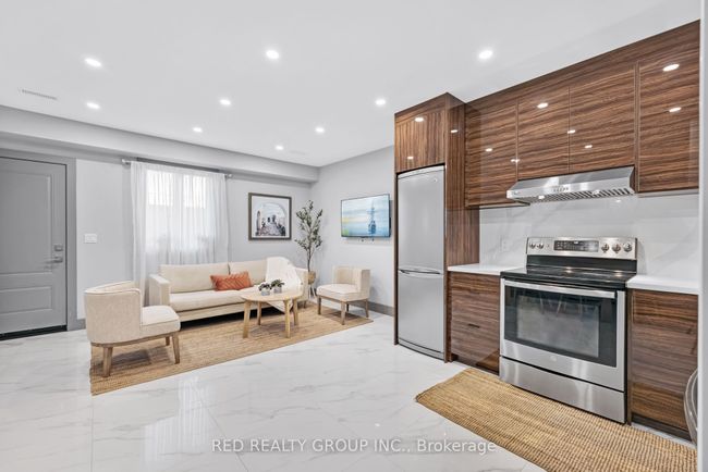 77 Millicent St, Home with 7 bedrooms, 3 bathrooms and null parking in Toronto ON | Image 16