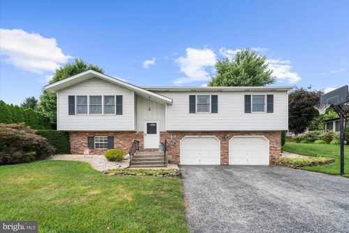 3309 Center St, Whitehall, PA, 18052-2837 | Card Image