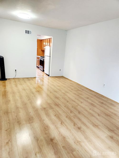 d6-6 Lincoln Ln, Dayton, NJ, 08810 | Card Image