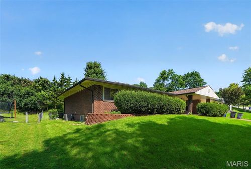 1939 Pickfair Drive, St Louis, MO, 63146 | Card Image