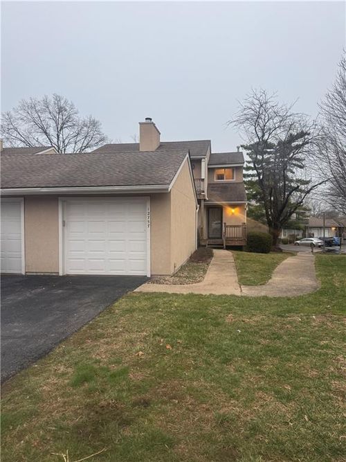 12757 W 109th St, Overland Park, KS, 66210-1144 | Card Image