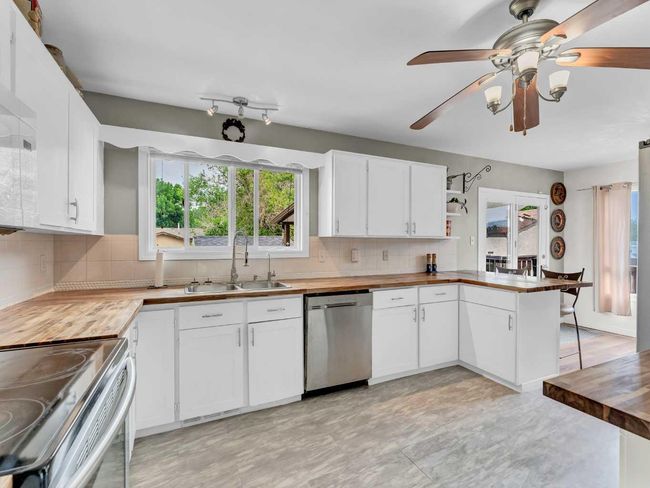 52 Cypress Way Se, House other with 5 bedrooms, 2 bathrooms and 4 parking in Medicine Hat AB | Image 9