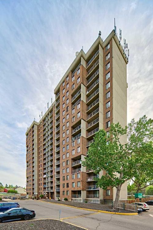 711-4944 Dalton Dr Nw, Calgary, AB, T3A2E6 | Card Image