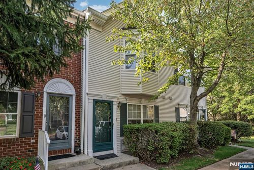 2331 Oliver Ct, Mahwah, NJ, 07430-3841 | Card Image