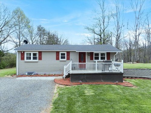 5620 Carter Ln, Salem, VA, 24153-8308 | Card Image