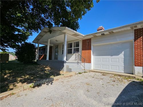 8004 Manor Dr Ne, Lanesville, IN, 47136-8740 | Card Image