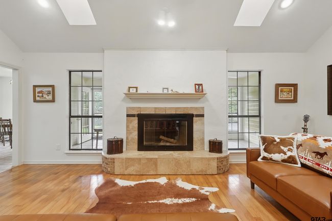 414 Winding Ln, House other with 3 bedrooms, 2 bathrooms and null parking in Mt Vernon TX | Image 6