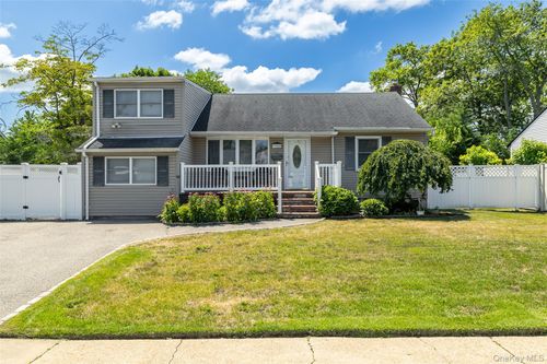 3902 Clove Ct, Seaford, NY, 11783-1103 | Card Image
