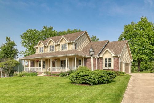 2874068 Highland Ct, Pewaukee, WI, 53072-3181 | Card Image