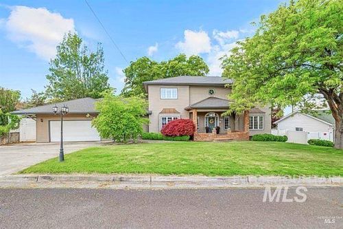 2220 14th St, Lewiston, ID, 83501-3985 | Card Image