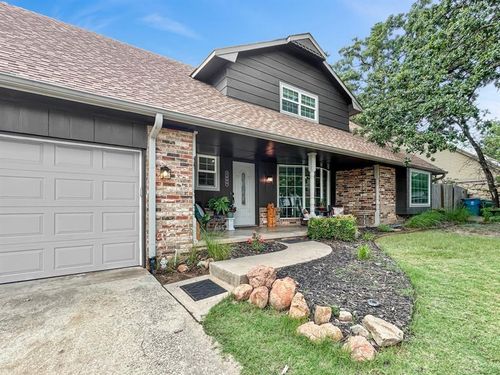 2009 Arapaho Rd, Edmond, OK, 73013-6835 | Card Image