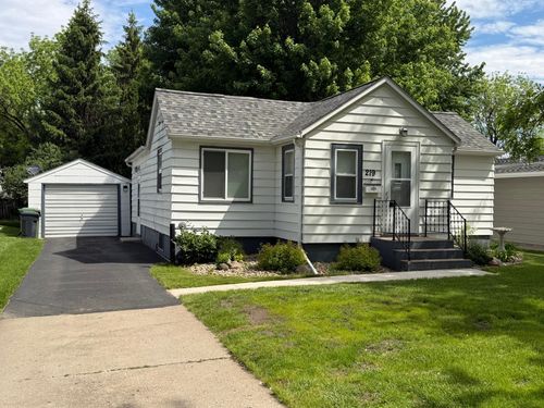 219 10th Ave, Worthington, MN, 56187-1579 | Card Image