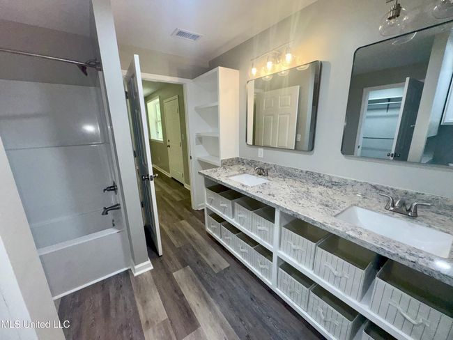 Bathroom 1 (Primary A) | Image 9