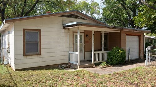 3213 Mesquite Rd, Fort Worth, TX, 76111-6331 | Card Image