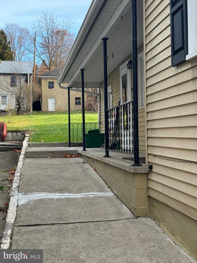 421 Moore St, House other with 3 bedrooms, 2 bathrooms and null parking in HUNTINGDON PA | Image 5