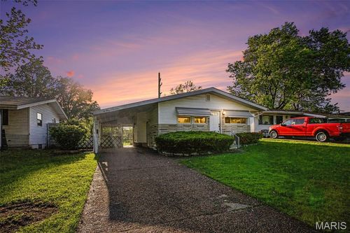 10401 Lilac Avenue, St Louis, MO, 63137 | Card Image