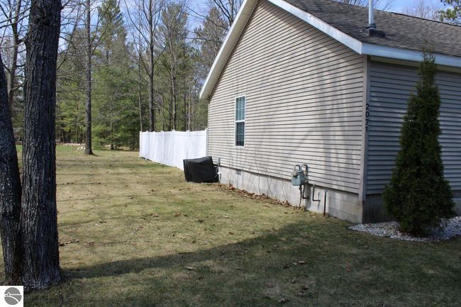 2071 Driftwood Ln Ne, House other with 3 bedrooms, 2 bathrooms and null parking in Kalkaska MI | Image 6