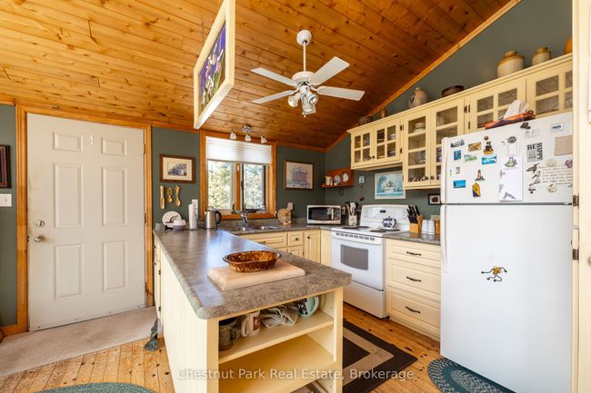 39 Hatt St, House other with 2 bedrooms, 1 bathrooms and 4 parking in Tobermory ON | Image 13