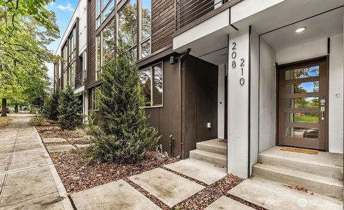 210 20th Ave S, Seattle, WA, 98144-2202 | Card Image