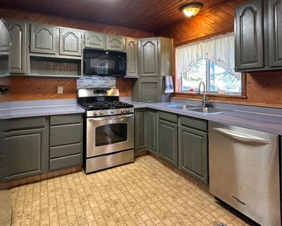 2745 Davista Drive, House other with 4 bedrooms, 2 bathrooms and null parking in Highland MI | Image 3