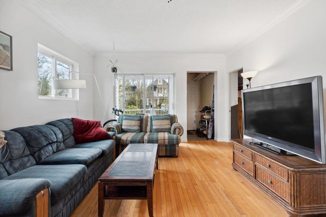 2890 W 6 Th Avenue, House other with 6 bedrooms, 2 bathrooms and 1 parking in Vancouver BC | Image 4