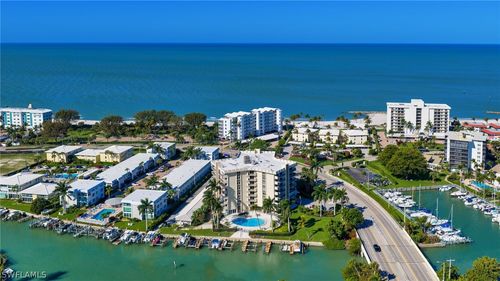 609-2150 Gulf Shore Blvd N, NAPLES, FL, 34102-1624 | Card Image