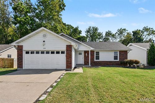 202 Barrington Dr, Saint Peters, MO, 63376-4523 | Card Image